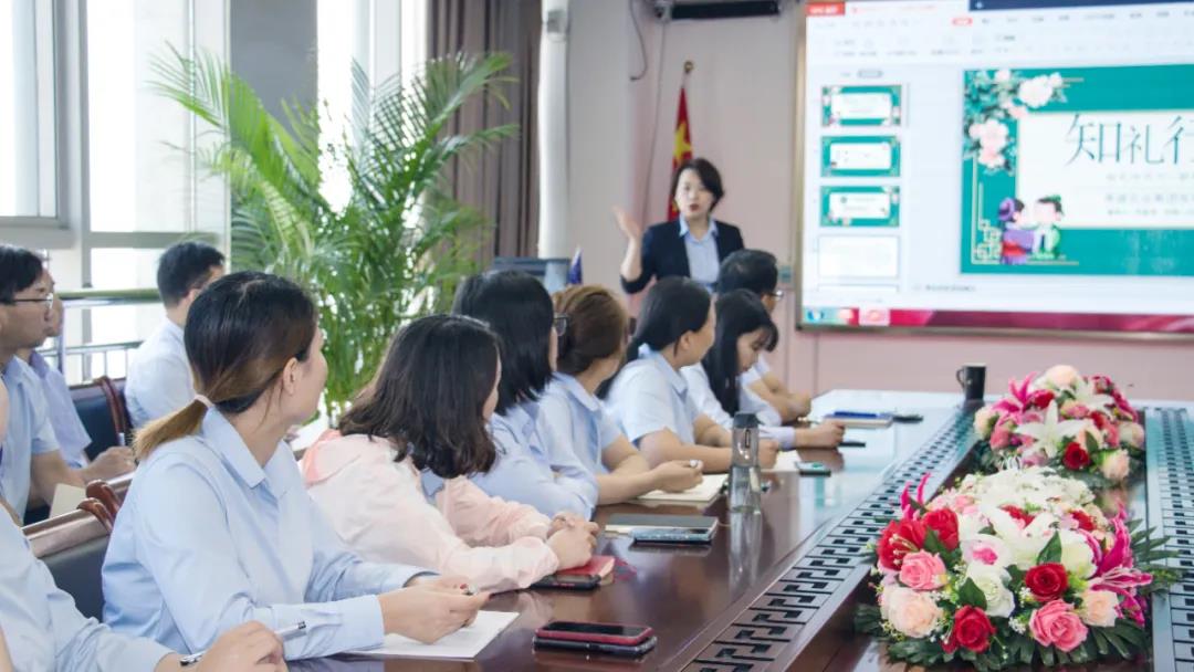 內(nèi)強(qiáng)素質(zhì) 外塑形象 | 榮盛科技集團(tuán)組織開(kāi)展商務(wù)禮儀培訓(xùn)